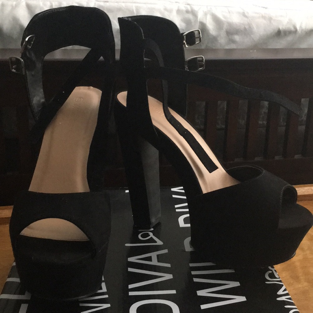 Black platform heel